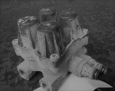 Кран защитный 4-х контурный на МАН ТГА 81521516096 б.у.