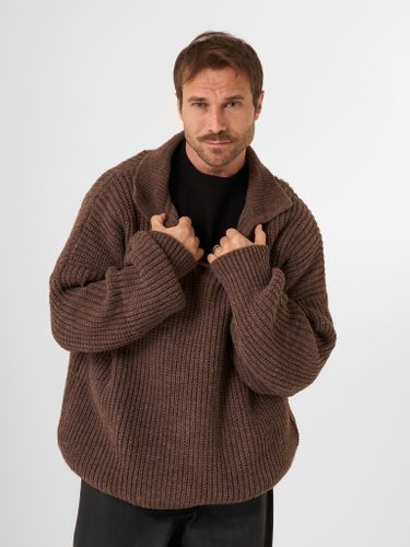 Шоколадный свитер крупной вязки QWE