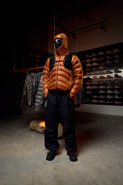 Куртка Nothomme Blue Ultra-Lightweight Water-Repellent Baffled Down Jacket "Orange To Their Cart"