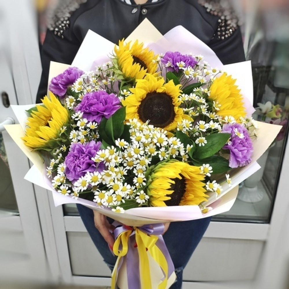 Авторский букет с подсолнухами