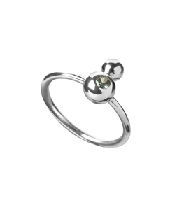 Кольцо из серебра со вставкой из выращенной зелёной шпинели