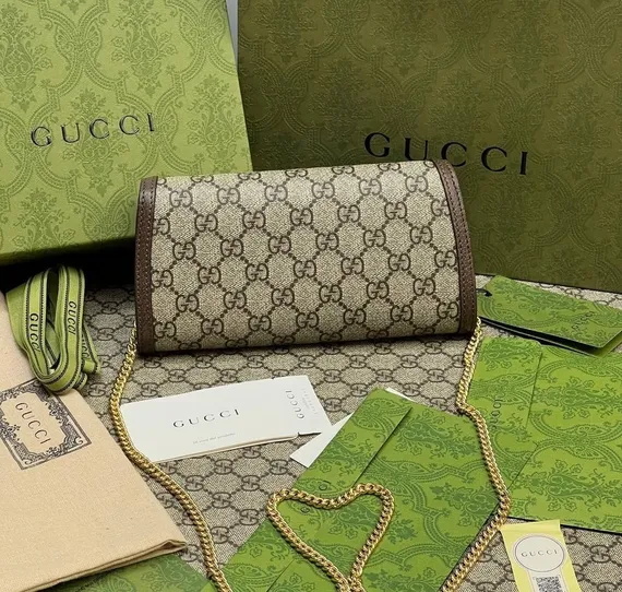 Кошелек на цепочке Gucci Blondie Continental бежевый