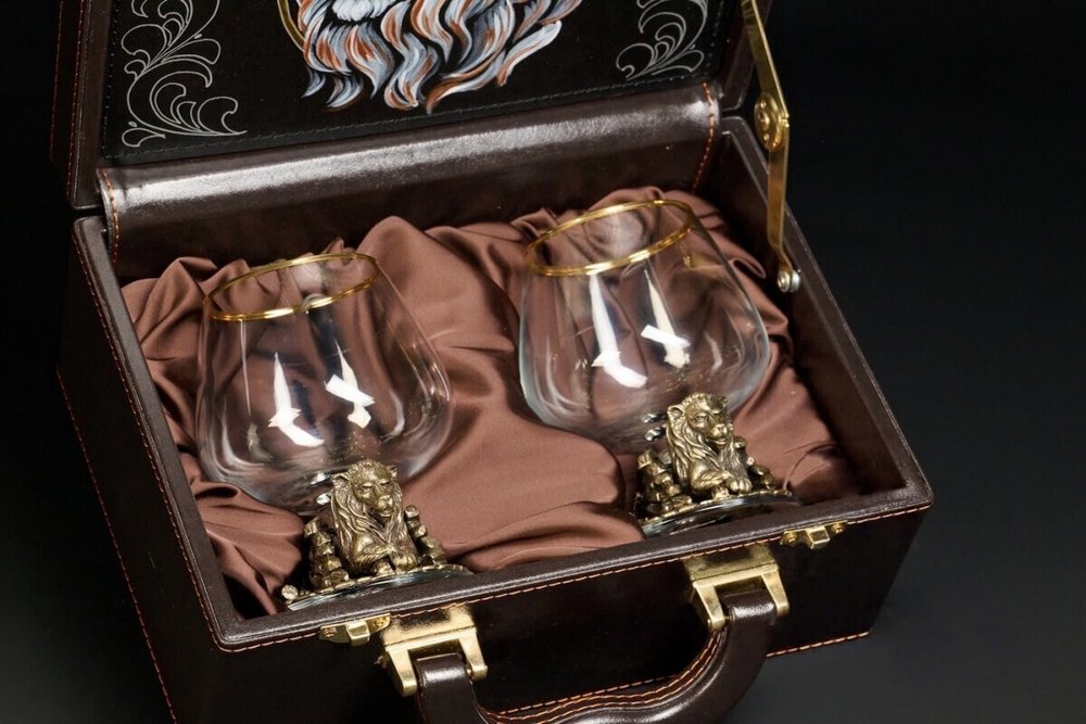 Бокалы для коньяка "Лев VIP" эконом 2 шт. в подарочном футляре с художественным оформлением