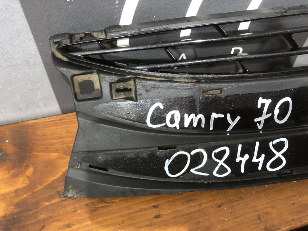 Элемент решетки бампера Toyota Camry (XV70) 17-21 Б/У Оригинал 5311333020