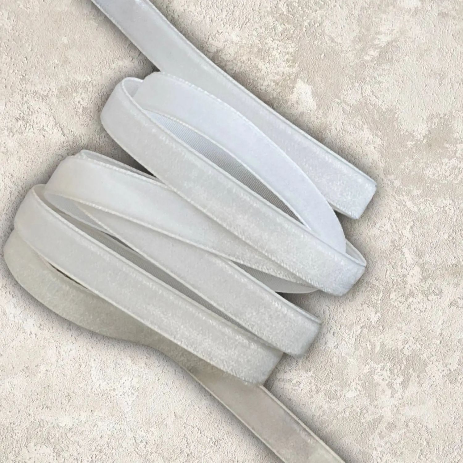 Лента бархатная 1 см  белый №01 (1метр)