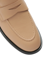 Женские кожаные бежевые лоферы