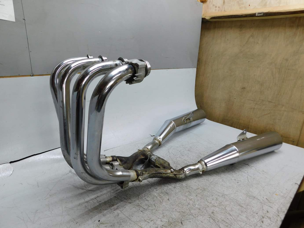 Глушитель Honda CB750.