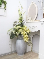 Композиция в напольной вазе "Орхидея"