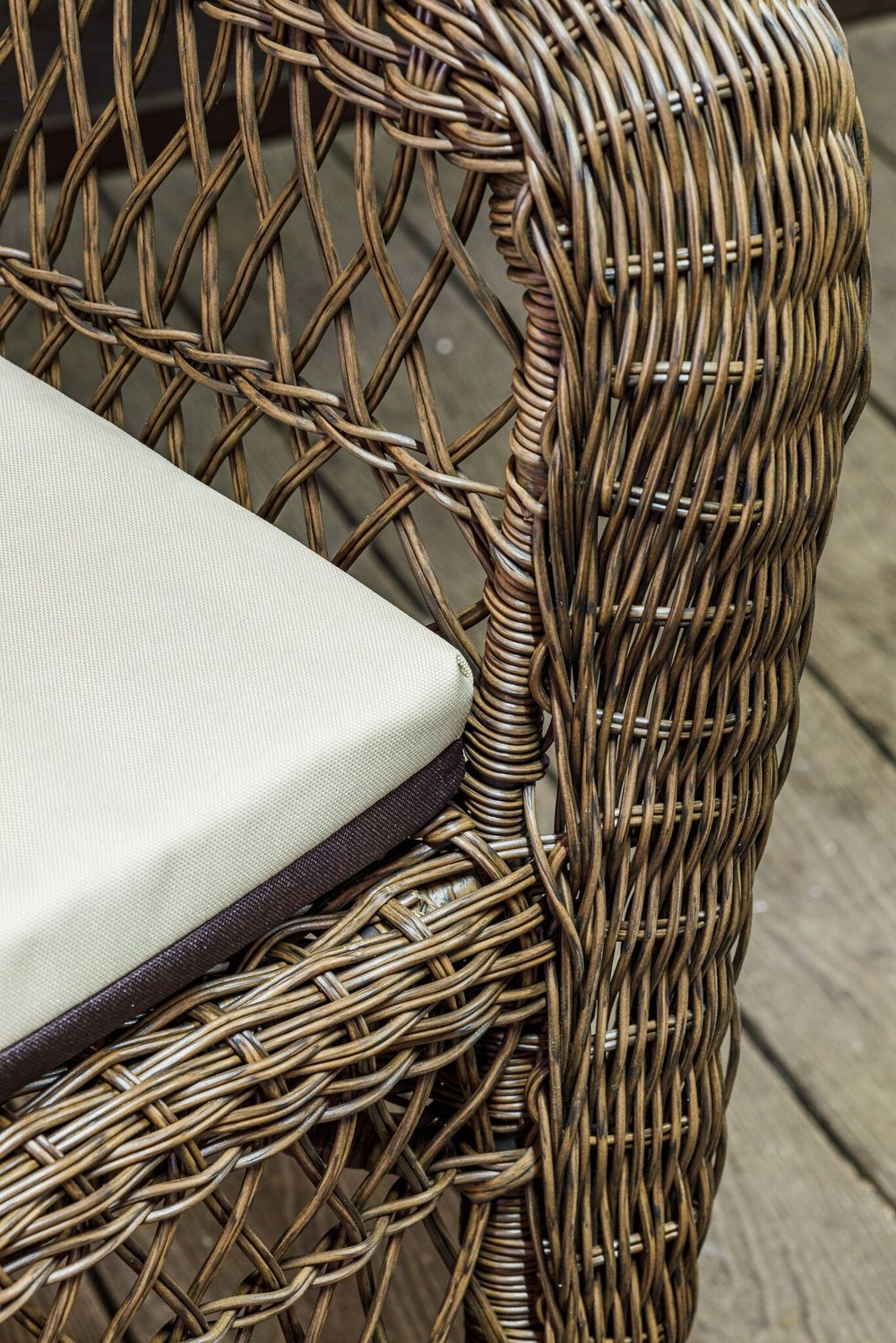 Кресло из искусственного ротанга МЭДИСОН «MEDISON» арт.М00130 brown с подушками на сидение