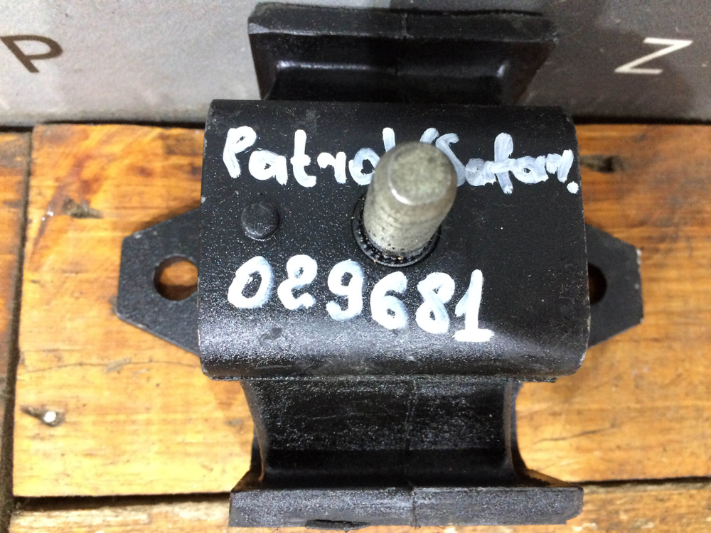 Подушка двигателя Nissan Patrol 4, 5 (Y60, Y61) Новая  PSE3670