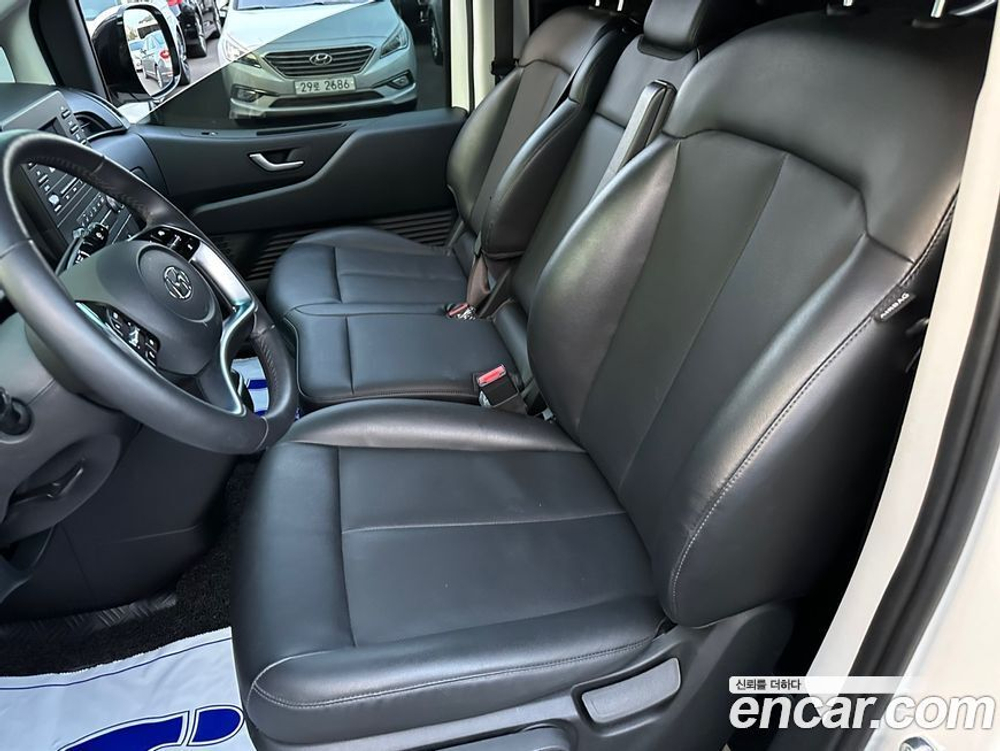 Hyundai Staria Cargo 3-х местный (11.2022)