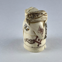 Статуэтка нэцкэ Монах с кукурузой