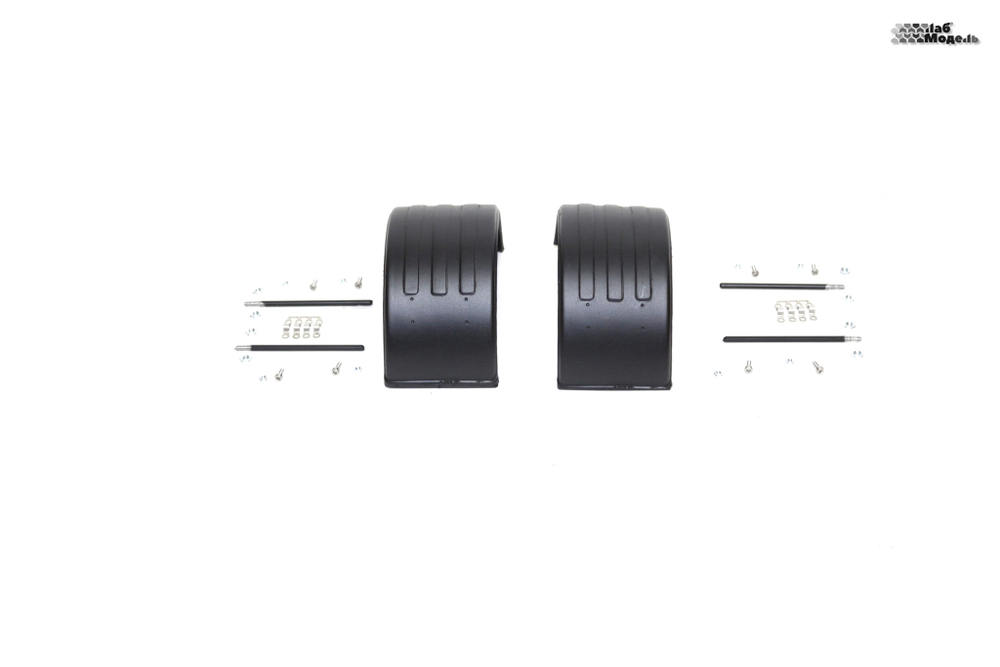 The  wide standard mudguards (52 mm)