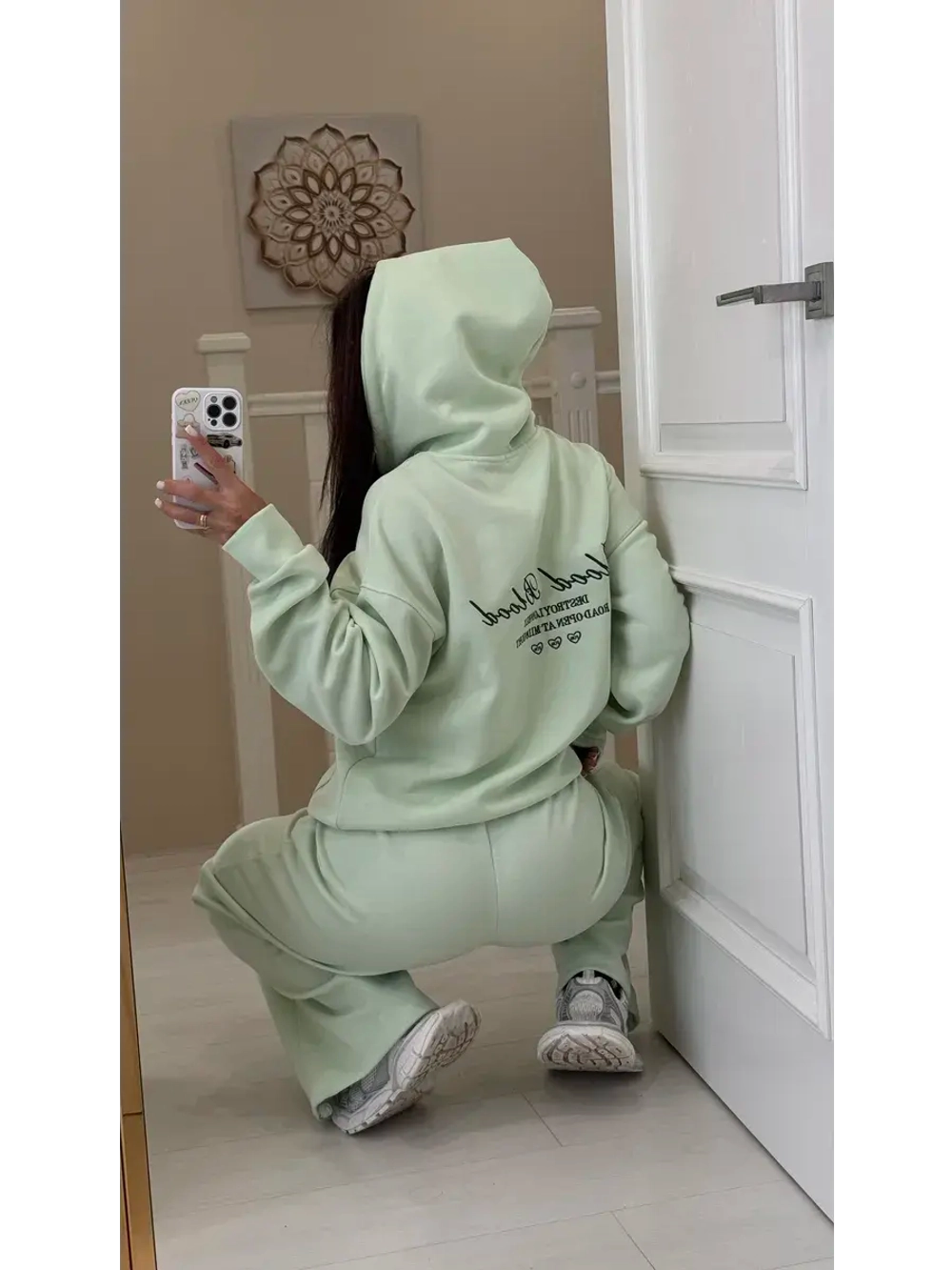Спортивный костюм на весну с капюшоном