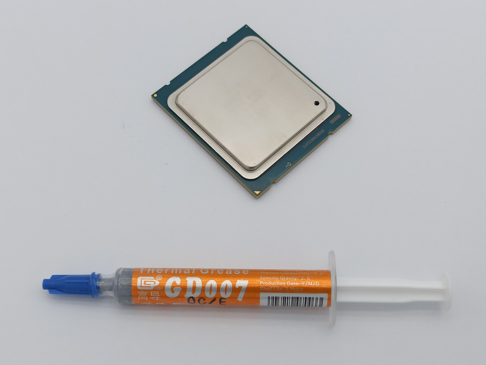 Процессор Intel Xeon E5-2667v2