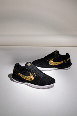 IN / Nike Streetgato / Dark Grey Metallic