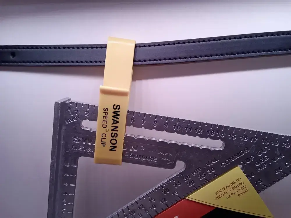 Клипса для ношения угольника Swanson (Свенсон)