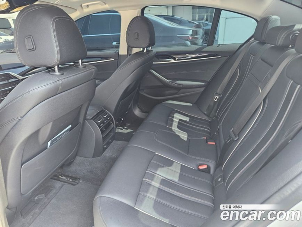 BMW 5 Series (G30) 520i Luxury (08.2019)