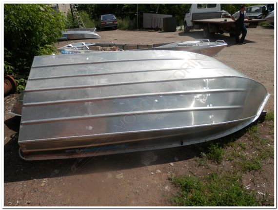 Алюминиевая моторно-гребная лодка Вятка Вариант