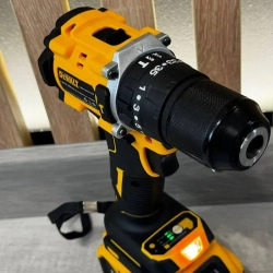 DeWalt Дрель-шуруповерт, 18 В, 40 Нм, 2 АКБ