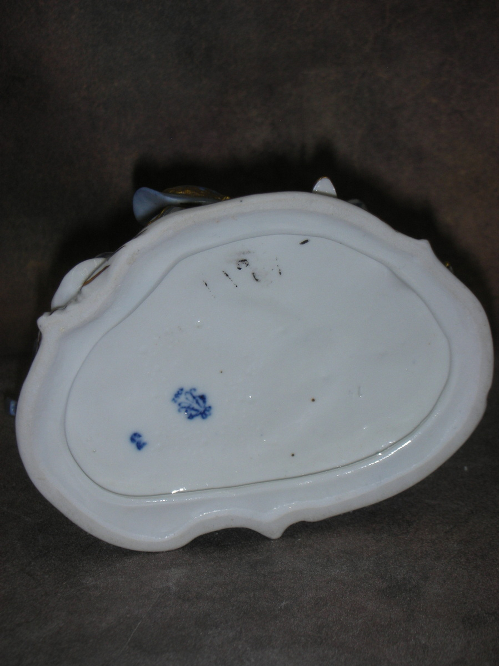 Статуэтка. Фарфор. Влюблённые на скамейке. Volkstedt. Германия