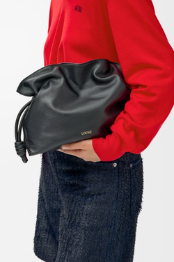 Loewe Сумка-клатч среднего размера Flamenco из телячьей кожи наппа, черный