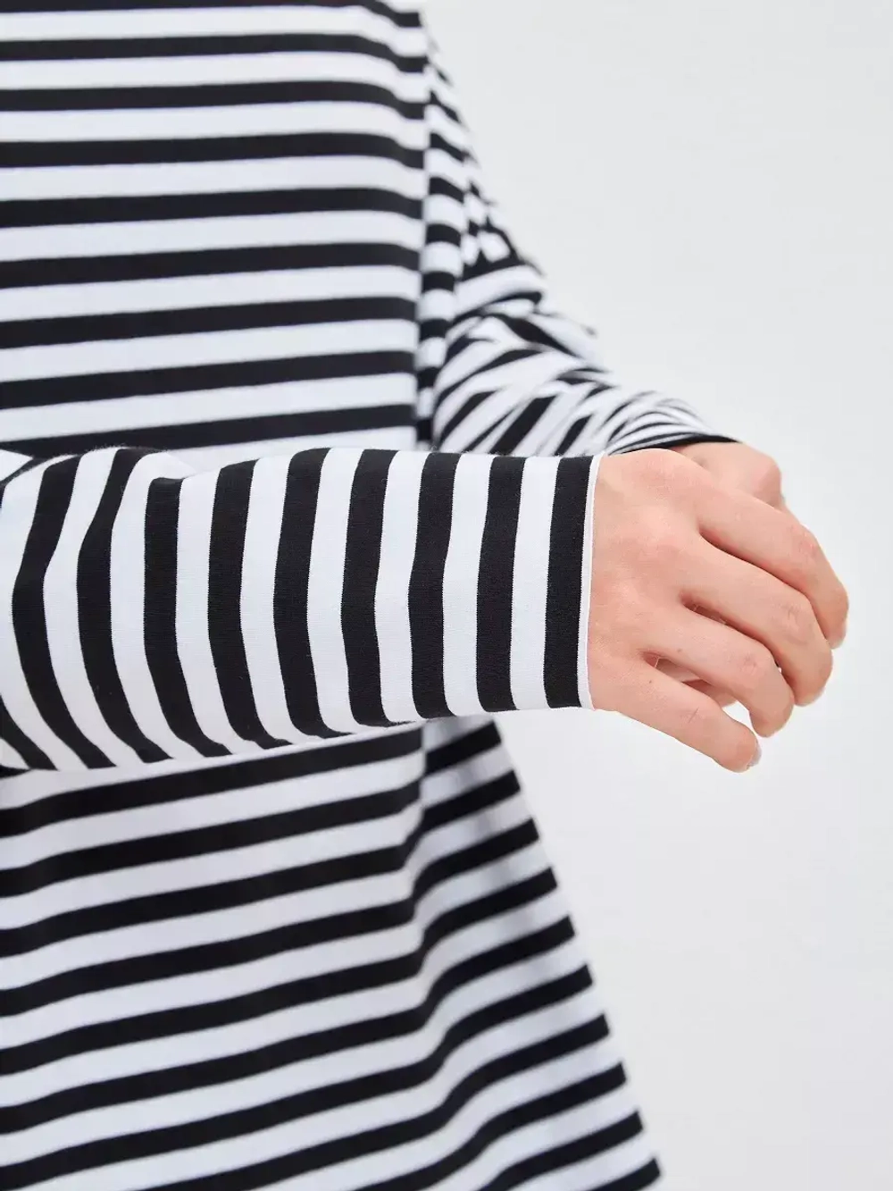 Лонгслив тельняшка оверсайз с вырезом лодочка в полоску