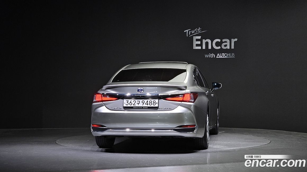 Lexus ES300h 7 Generation Luxury Plus (05.2020)