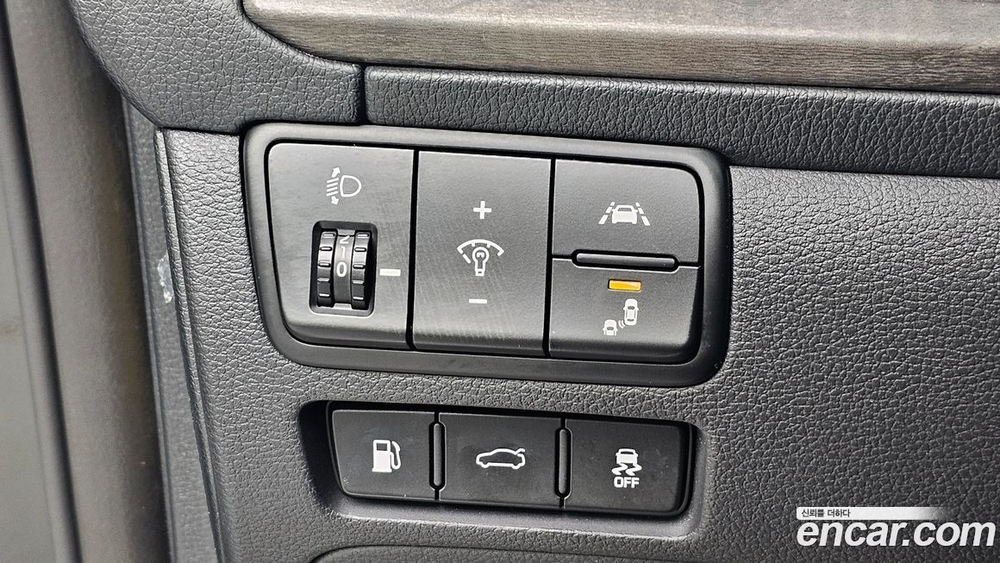Kia K7 (Cadenza) Premier Hybrid Signatures (04.2020)