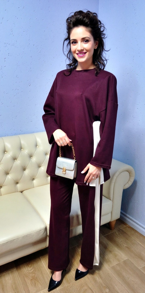 Костюм двойка женский цвет бордовый с белым