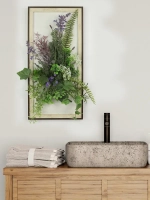 Искусственные цветы в багетной раме для декора