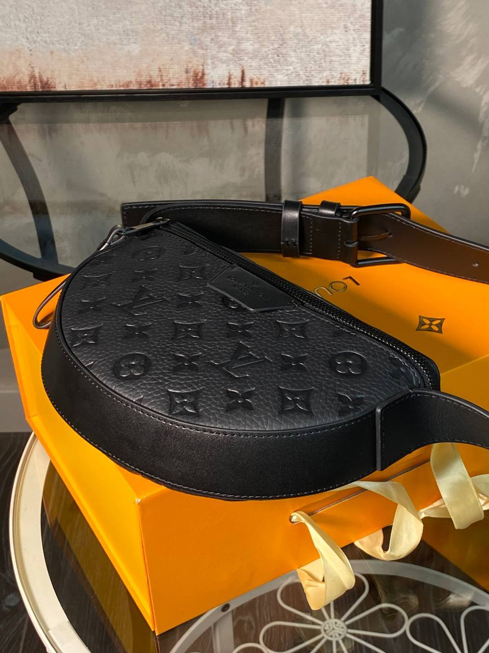 Сумка-мессенджер Louis Vuitton