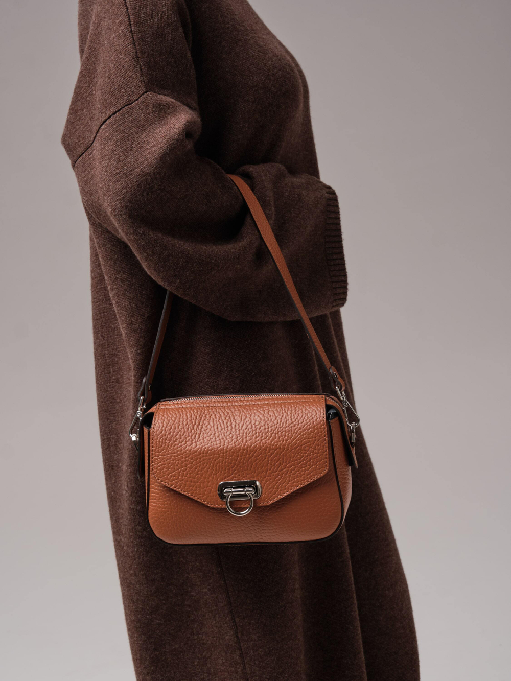 Женская сумка кросс-боди Azaro коричневый камень соло