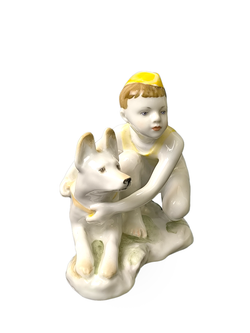 Фарфоровая статуэтка "Юный пограничник с собакой" ЛФЗ