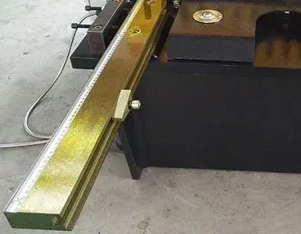 Гидравлическая гильотина SB 12/3200