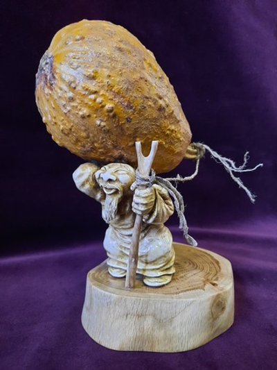 Скульптура "Монах с тыквой", бивень мамонта, дуб, тыква