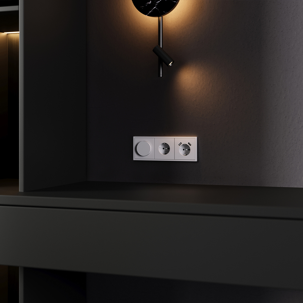 Накладка для розетки с заземлением и защитными шторками, с USB A+A, (серый) Voltum S70 VLS000916