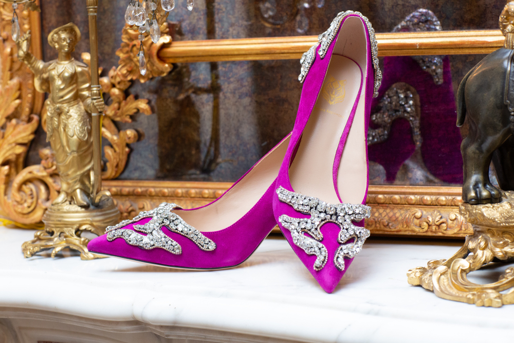 Женские замшевые туфли фиолетовые с аппликацией