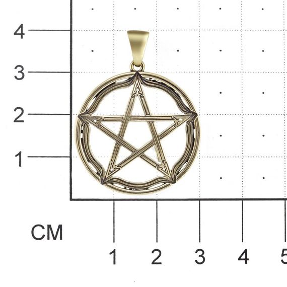 Фото бронзового кулона пентаграмма на размерной сетке.