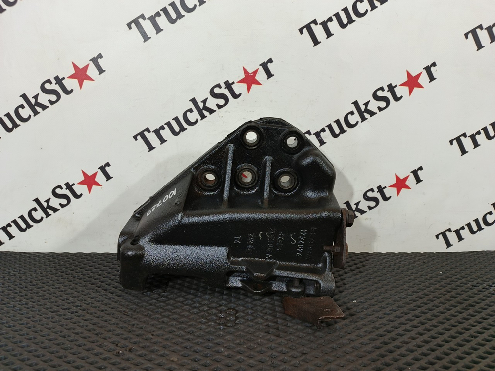 Кронштейн бампера правый