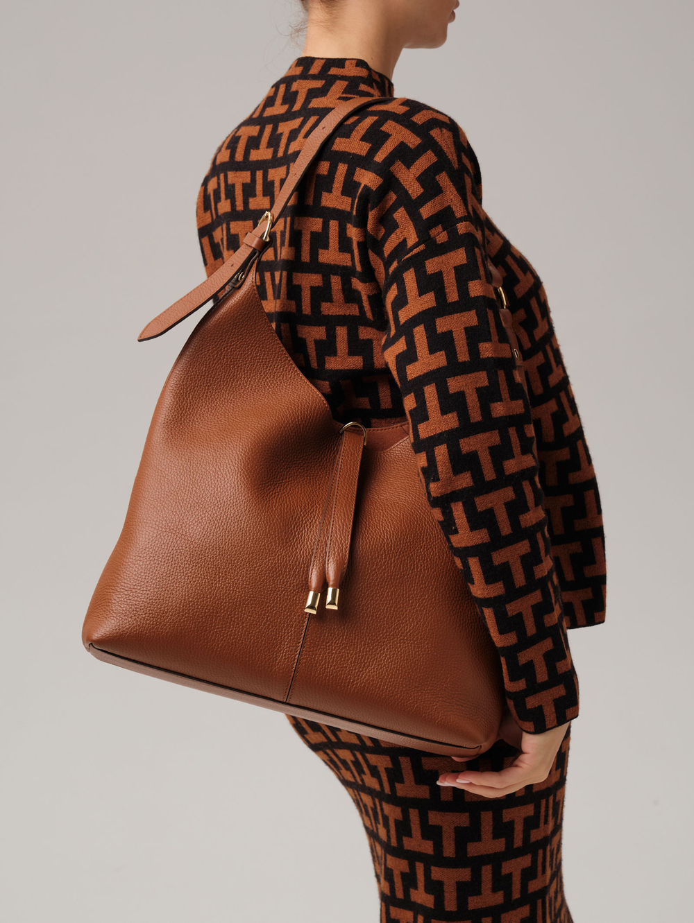 Кожаная сумка Deboro 30974 коричневый фундук