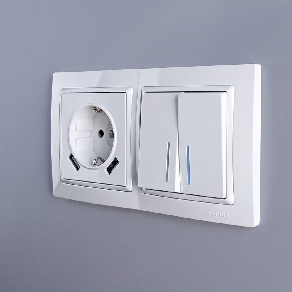 Розетка с заземлением и со шторками и 2хUSB, без рамки Werkel белый W1171501
