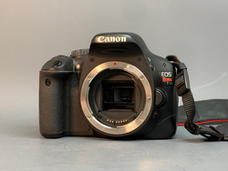 Canon EOS Rebel T2i kit 18-55mm f/3.5-5.6 IS 12.616 Кадров