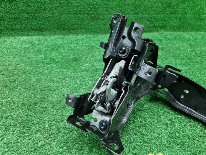 Кронштейн фары правый BMW 3er G20 (2018-н.в.)