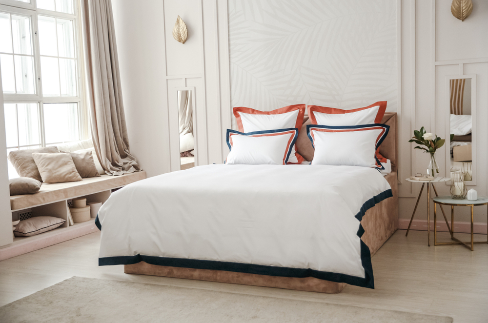 Постельное белье 2 спальное евро Сlaire&Caroll Jacqueline белое с темно-синим кантом