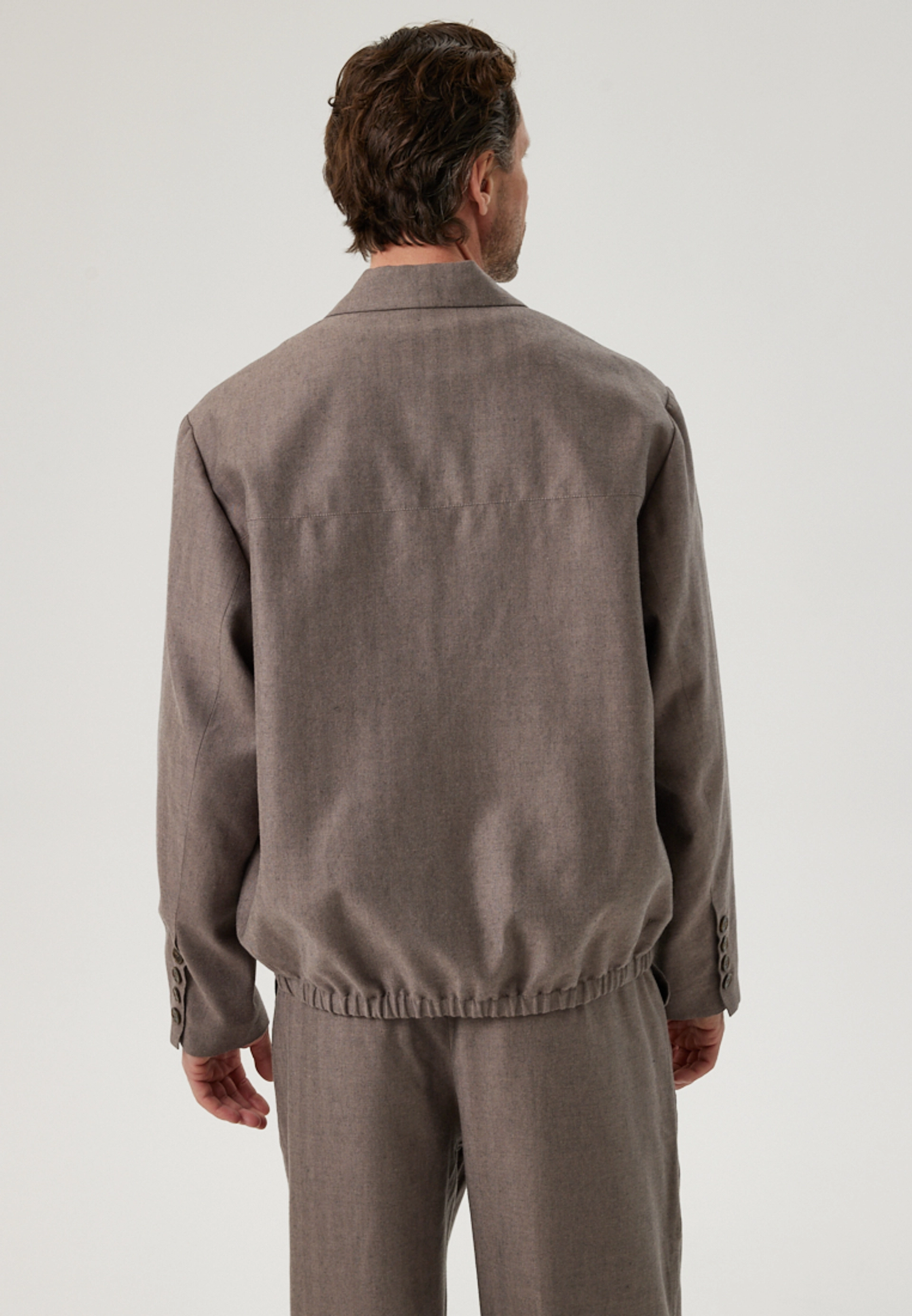 Свободный бомбер серого цвета