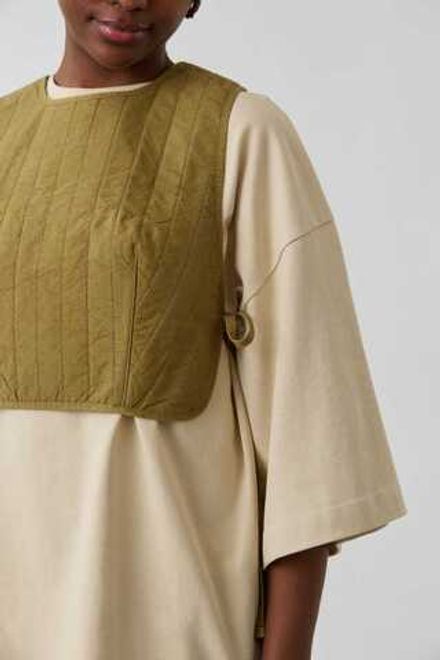 Жилет стеганый из вареного хлопка хаки с вышивкой