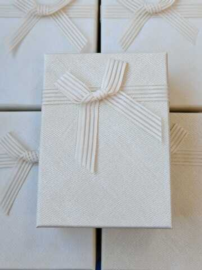 Кр9-бб Коробочка бежевая с бантиком 95*70мм