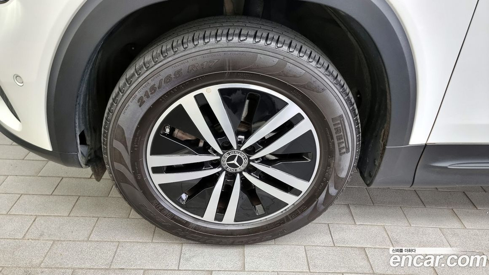 Mercedes-Benz GLB-Class X247 GLB200 d (08.2021)
