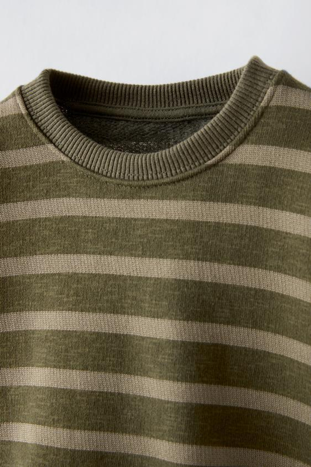 ZARA ТОЛСТОВКА В ПОЛОСКУ, ХАКИ